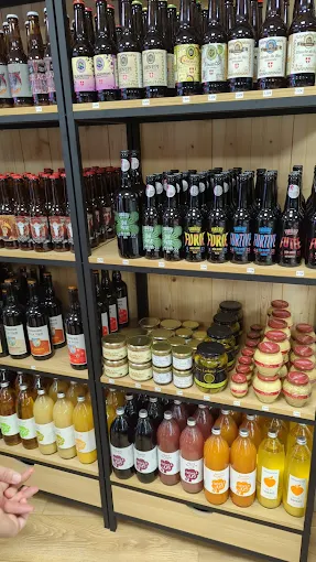 Sélection de boissons artisanales à Fromages et Terroirs