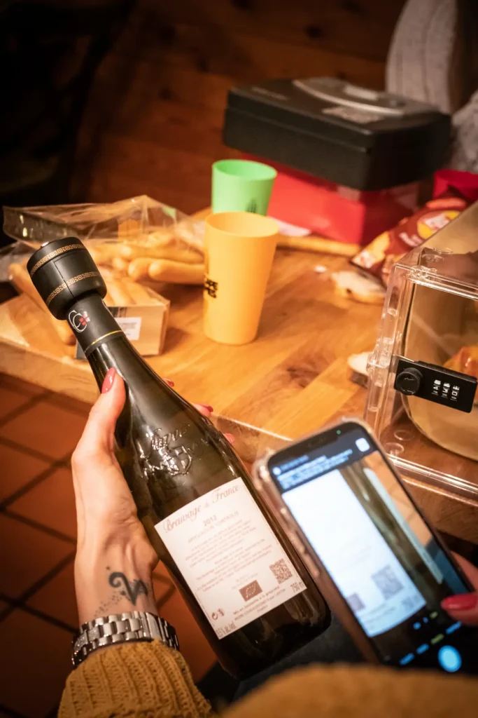 Sélection de vins du terroir Dauphiné inclus dans la glacière escape game Opération Apéro