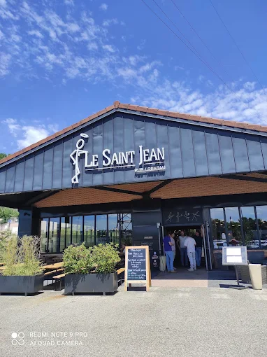 Brasserie le Saint Jean à La Tour-du-Pin, terrasse en soirée